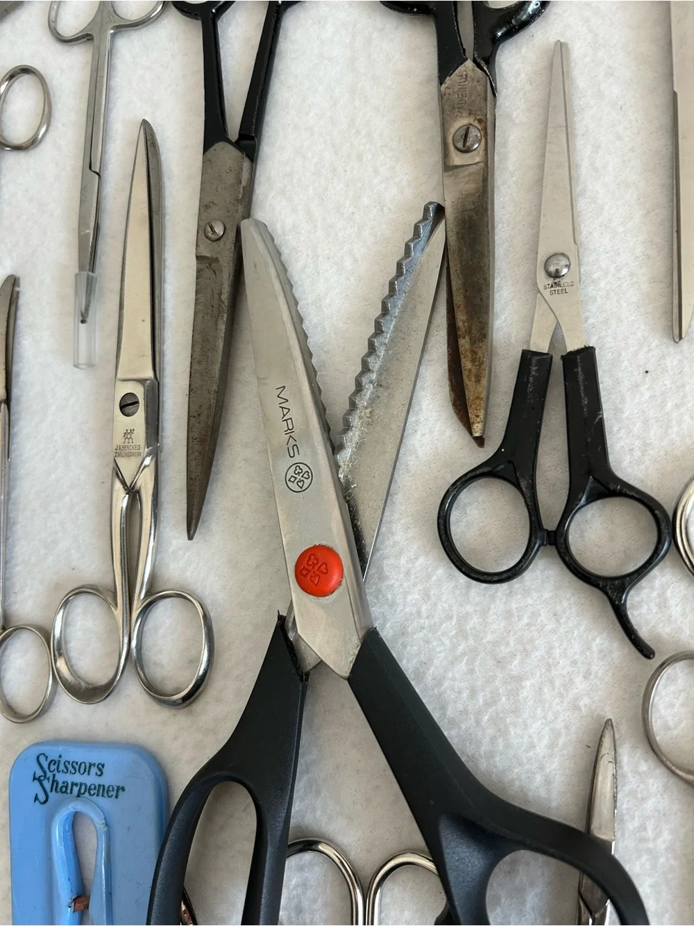 25 Vintage Scissors Sewing Crafts Embroidery Pinking LOT USA England Taiwan
